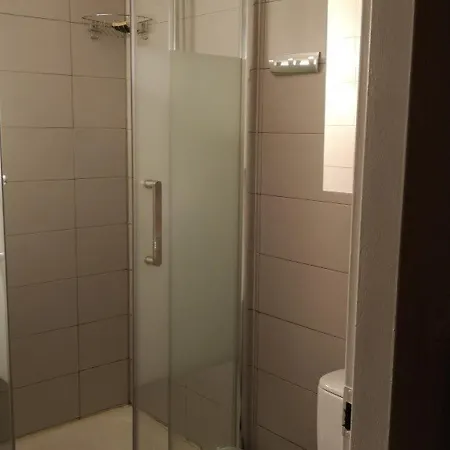 T2 Confortable Pour 4 Pers, Rdc, Terrasse, Parc Arbore, Piscine, Wifi, Parking Gratuit - Fr-1-195-4 *